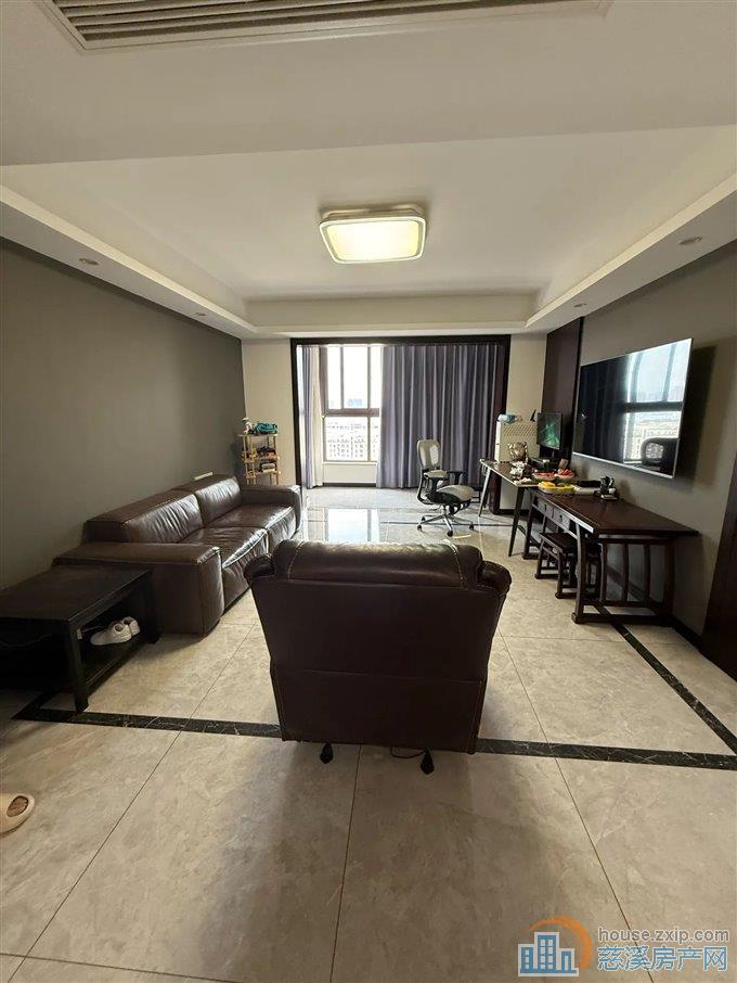 金仕华庭精装3房带阳光房拎包入住155万