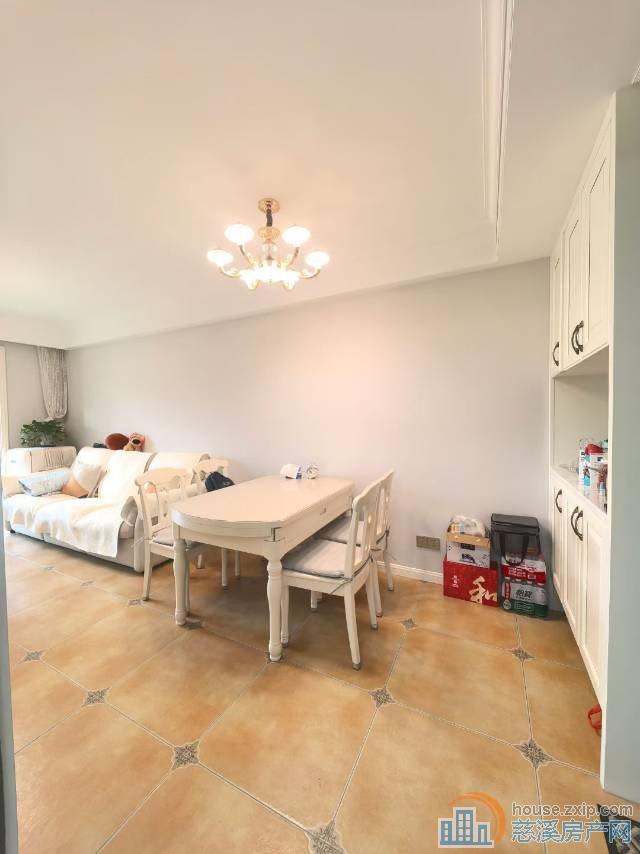 誉林府电梯房7楼95平精装215万车位