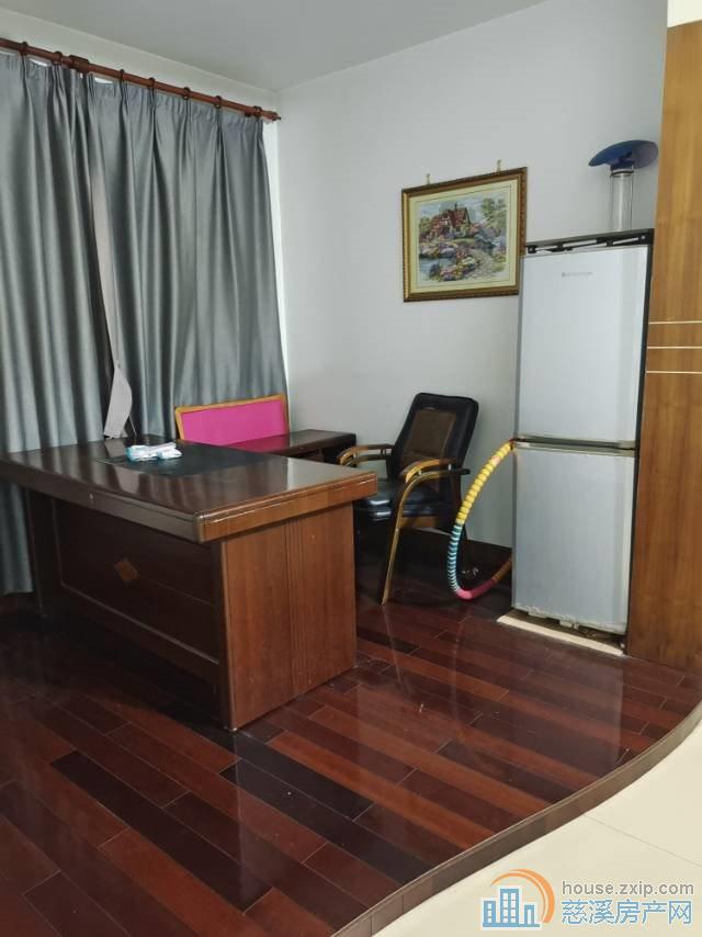 东兴苑南区4楼138平带大车库138万直