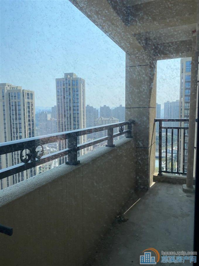 江滨之城 142平方172万带车位杂物间