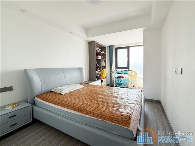 梧桐府 精装143平方162.8万带车位