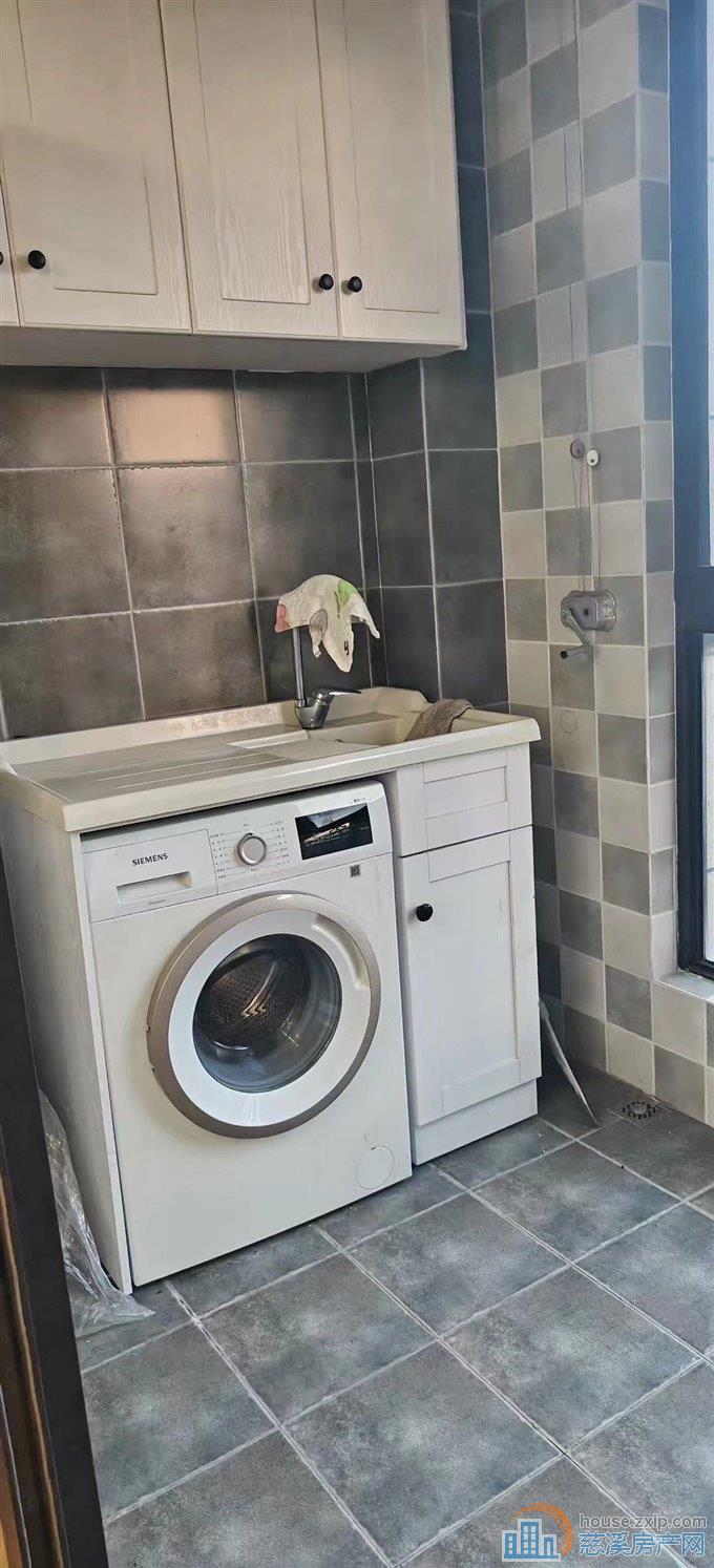 阳光城一期婚装101平朝南三间三室