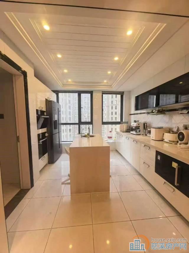 凯旋门222平豪装好楼层边套388万