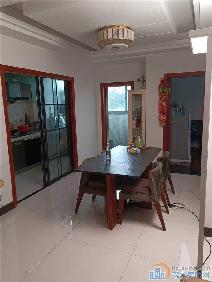 东方明珠138平精装带车位132万直接