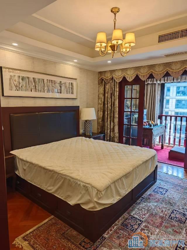 绿城玫瑰园精装165平十车位一间