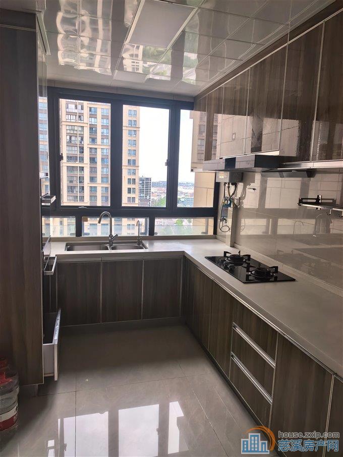 保利天悦湾 精装137平方136万中上层