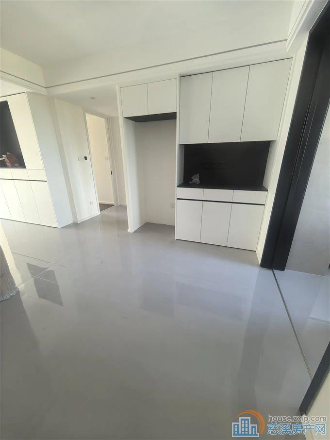 出售保利俯院江南北区126平168万