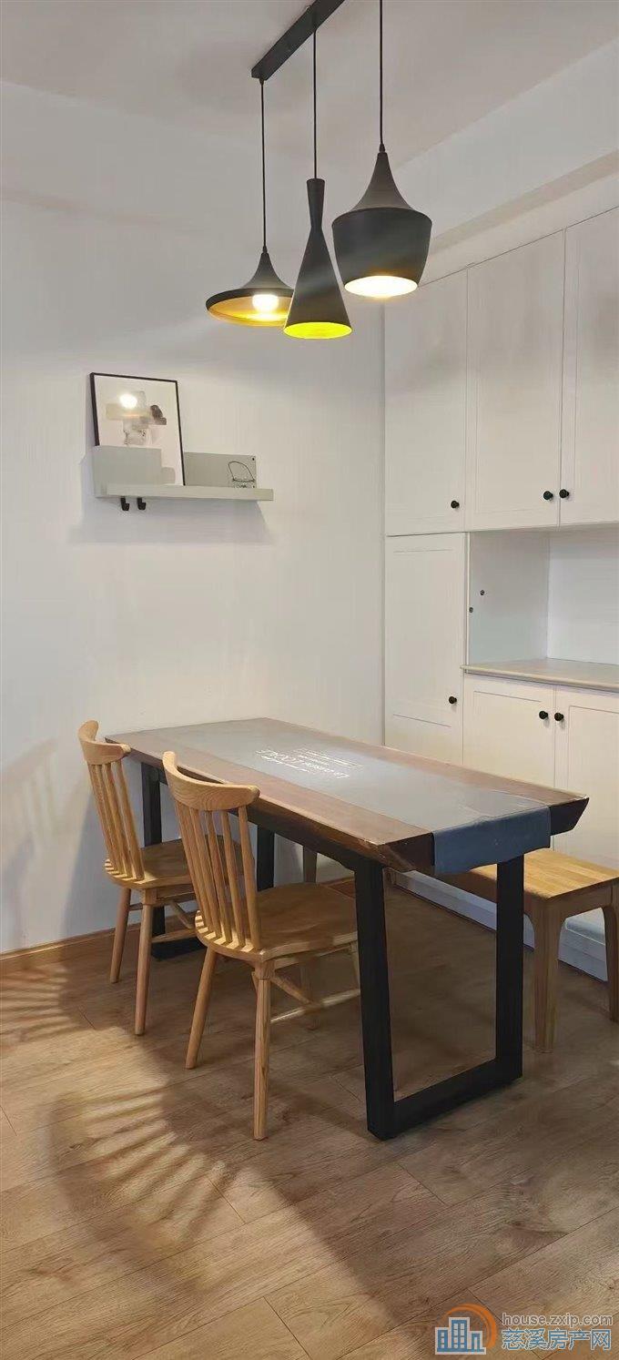 阳光城一期婚装101平朝南三间三室