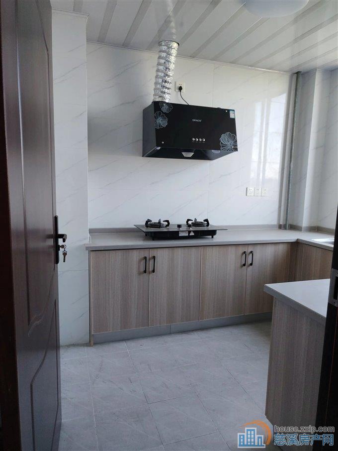 出租尚源佳苑141平3000每月