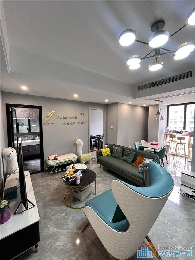 鸣北小区 精装 带车位杂物间