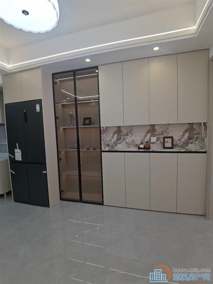 金山新村西区直地1楼62平豪装95万