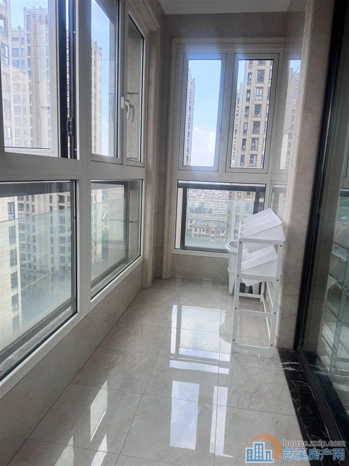 嘉景园 豪装带地暖182平方199万