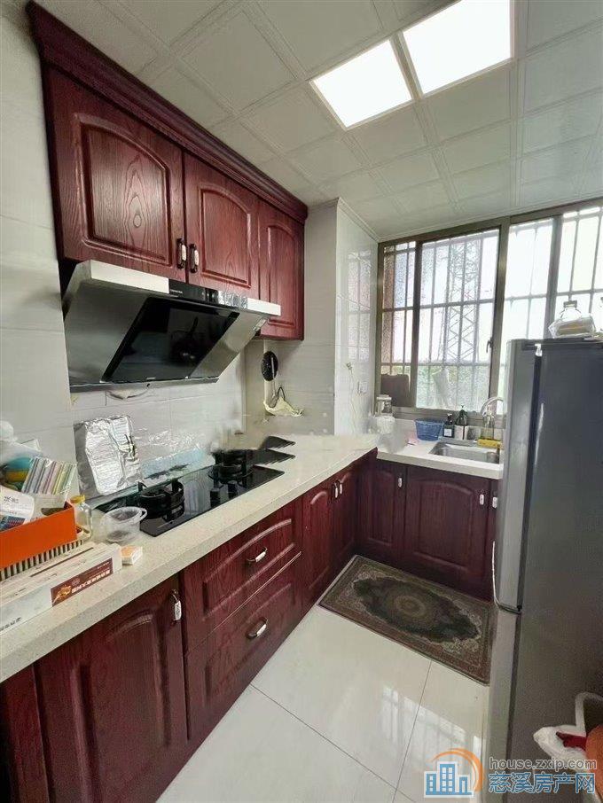 捡漏星光家园电梯85平＋储藏室精装