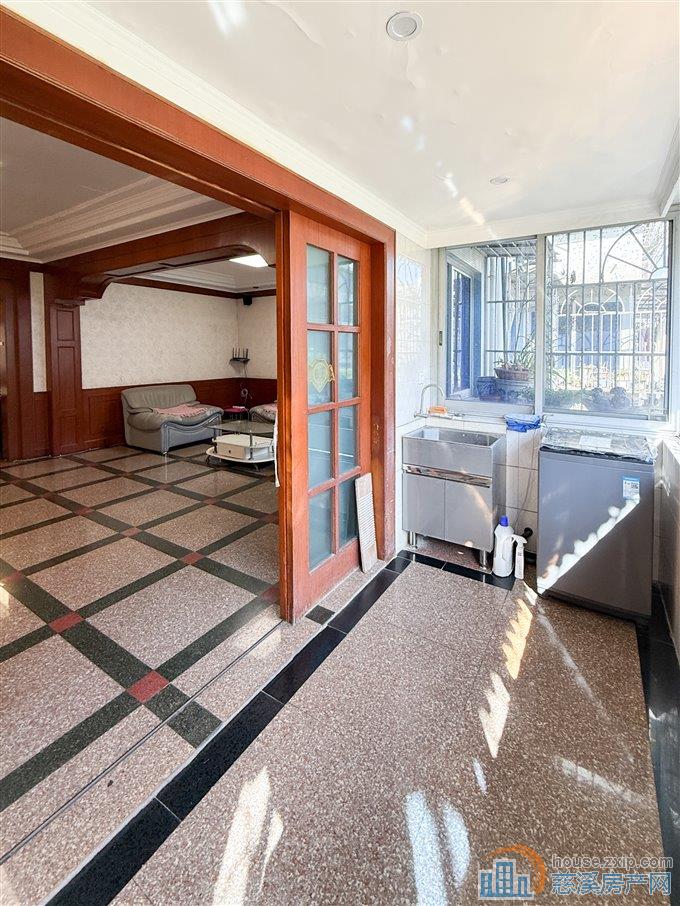 孙塘新村115平108万送车库实验书包