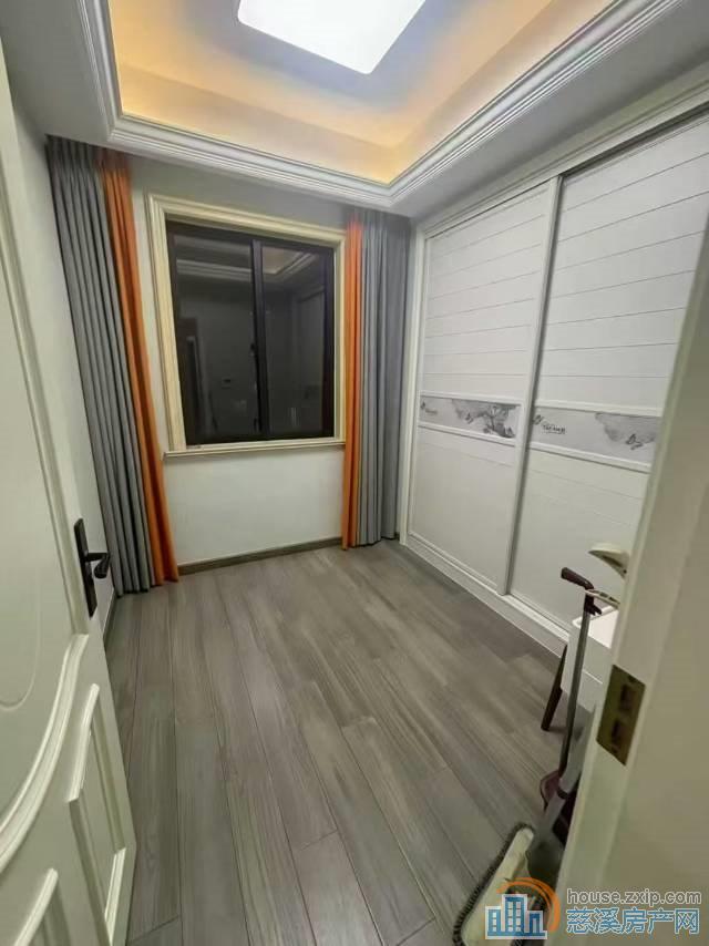 裕嘉小区层佳138平精装137.6万车位