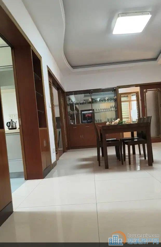   彩虹家园4室2厅2卫1阳