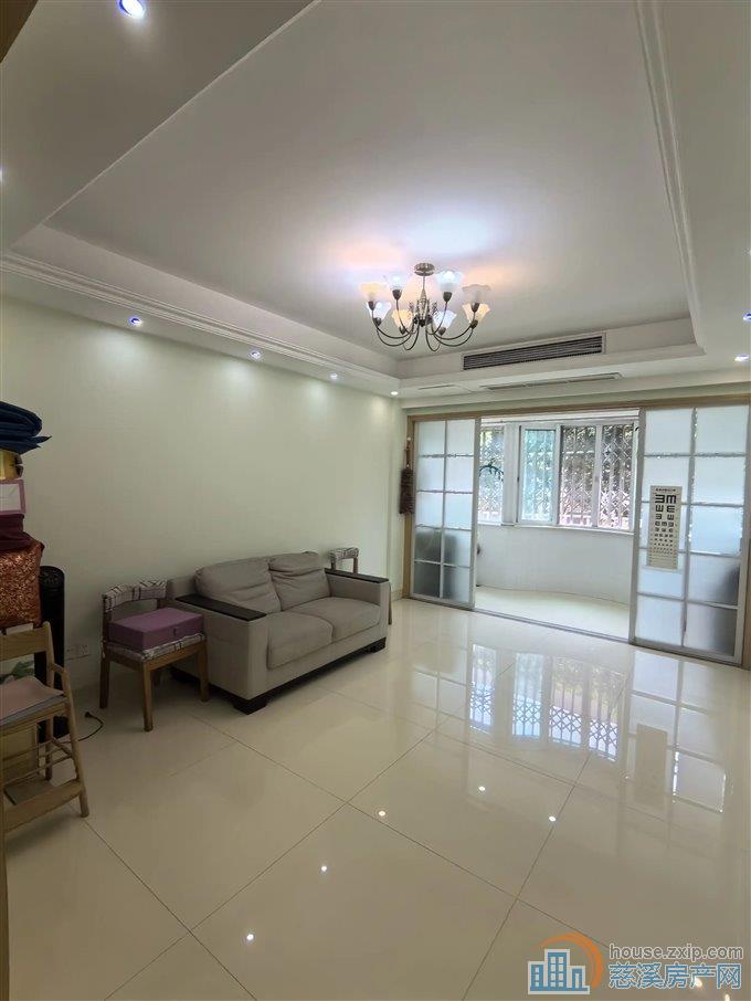 东兴苑南区 低楼层90平126万带车库