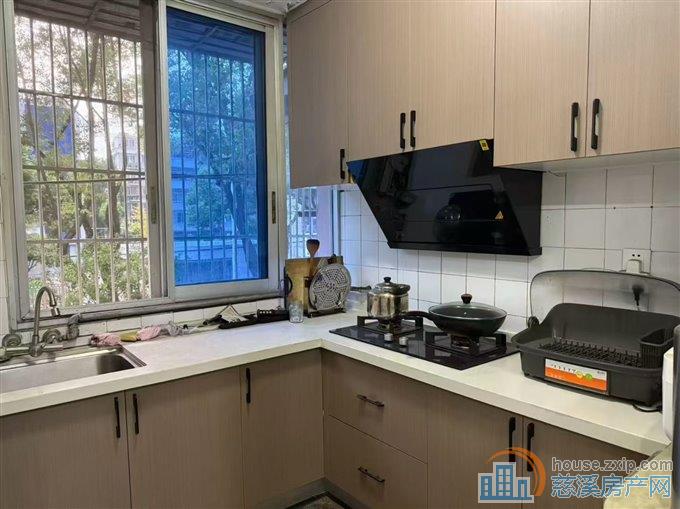 茜苑新村65平2楼精装修122.8万