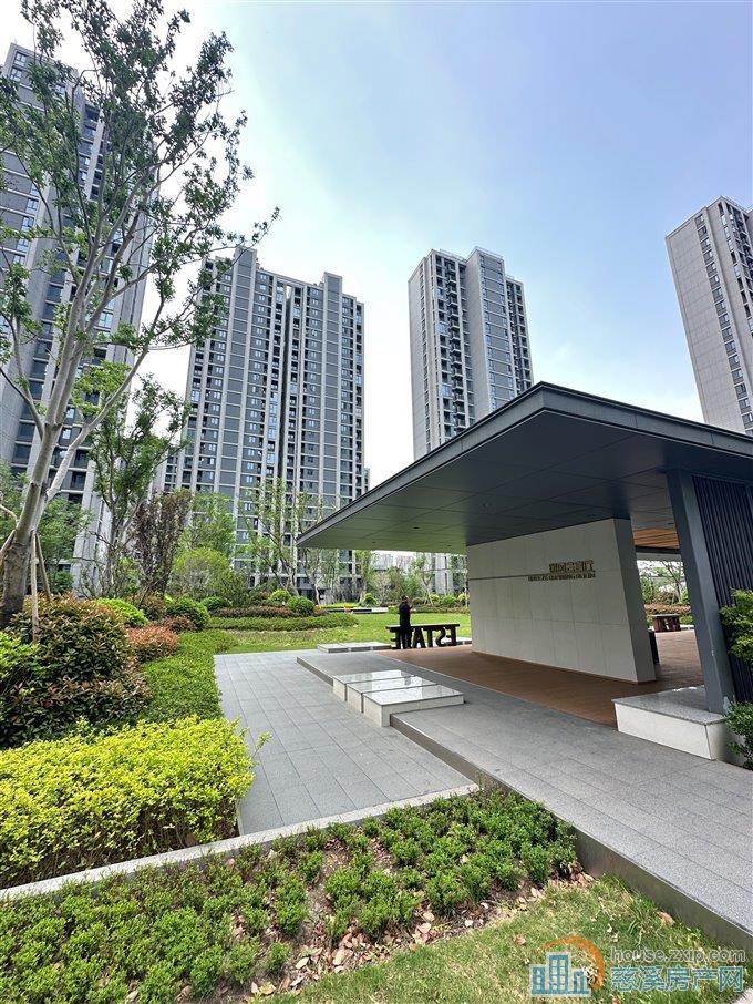 中交玉宸园 172平 303万 毛坯