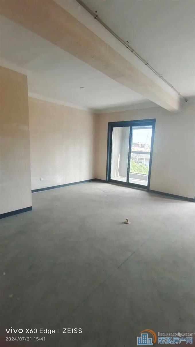 辉逸云庭132平4室精品洋房，带车位。