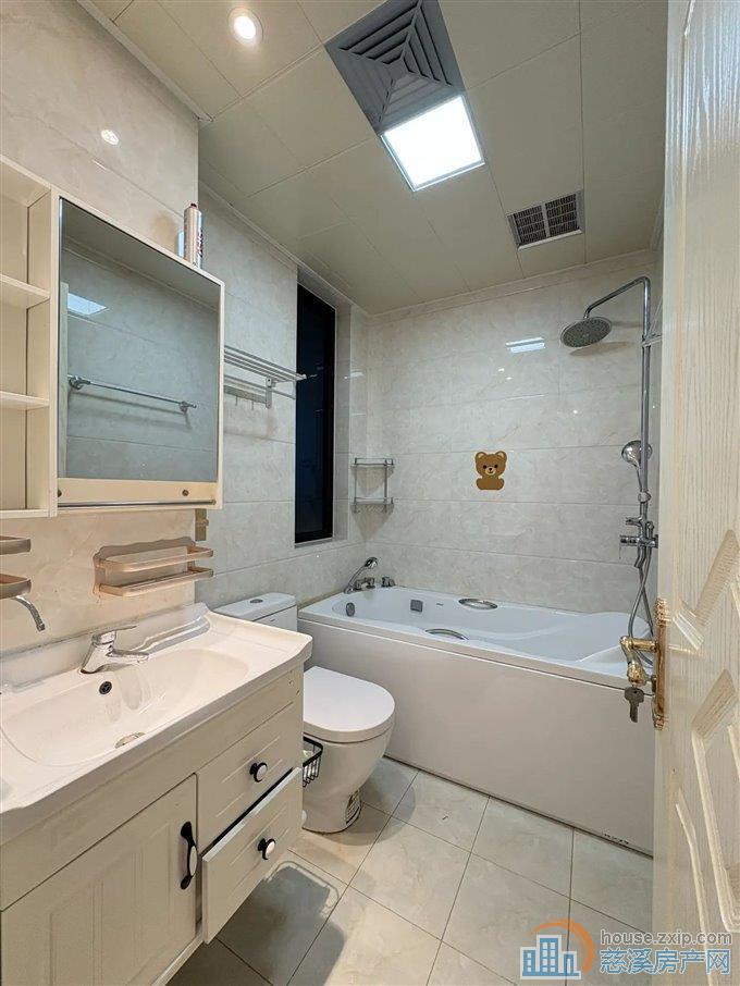 祥生祥园 精装140平方三开间 中上层 