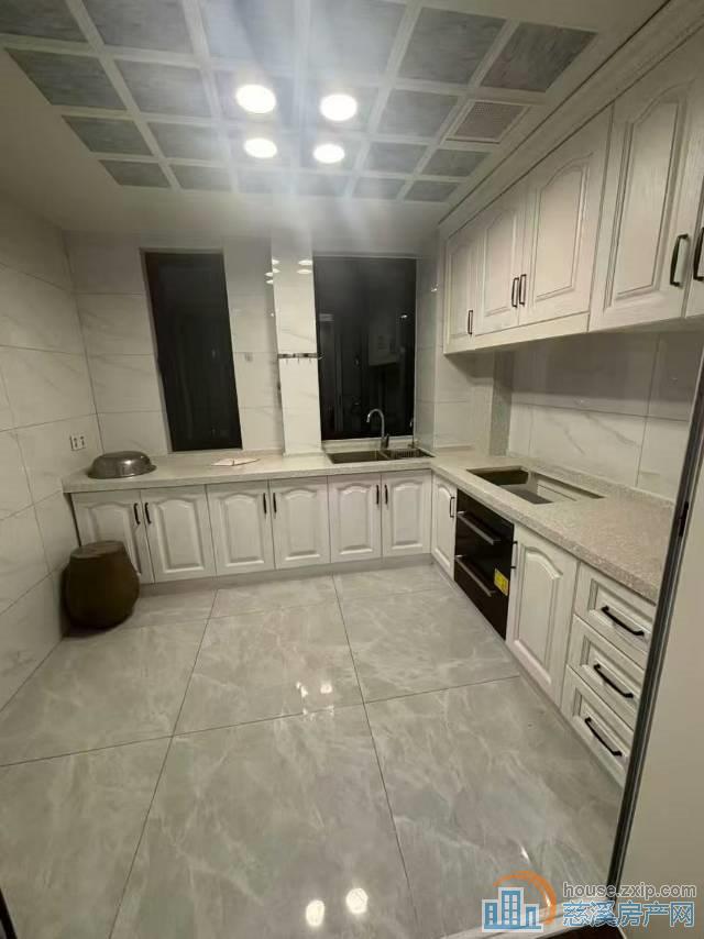 裕嘉小区层佳138平精装137.6万车位