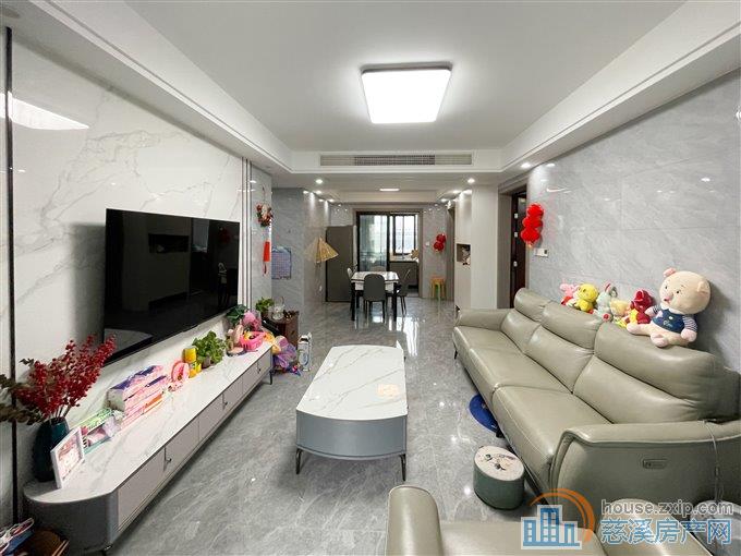 保利银杏小镇116平145万精装保养好