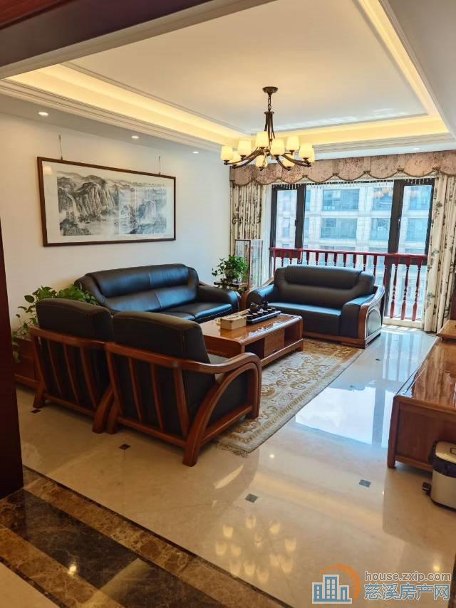 绿城玫瑰园精装165平十车位一间