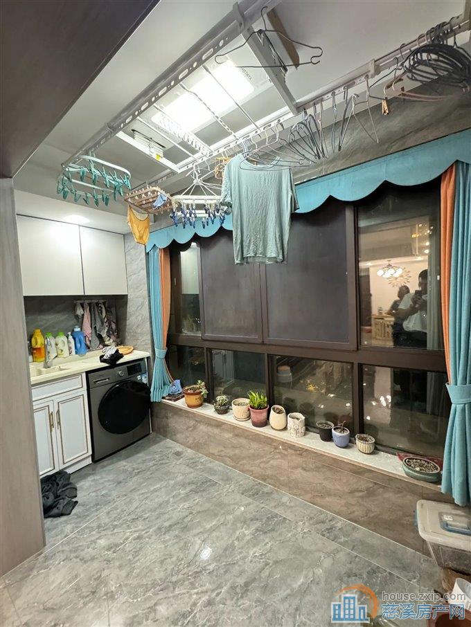 檀悦府101平172万文锦书包