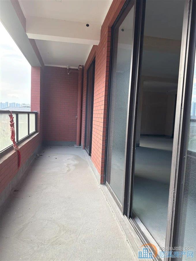 紫荆府142平，268万7楼