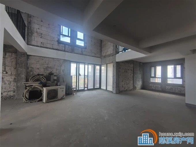 橡树湾顶复 带大露台 带车位 370万