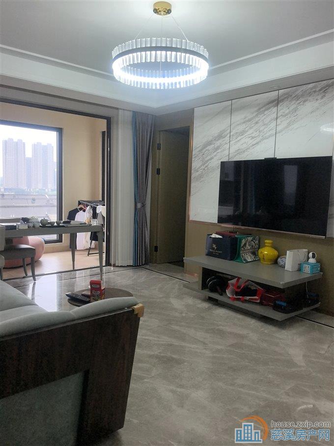 中海湖心半岛 127平320万 中间楼层