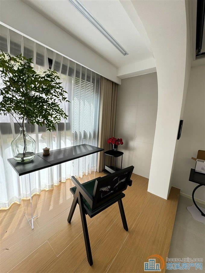 蔚蓝云图花苑 精装拎包入住70平90万