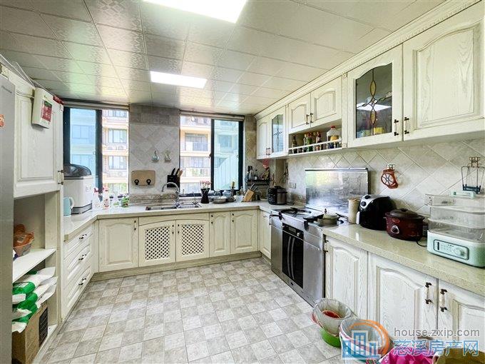 金色港湾小区137平179万电梯洋房