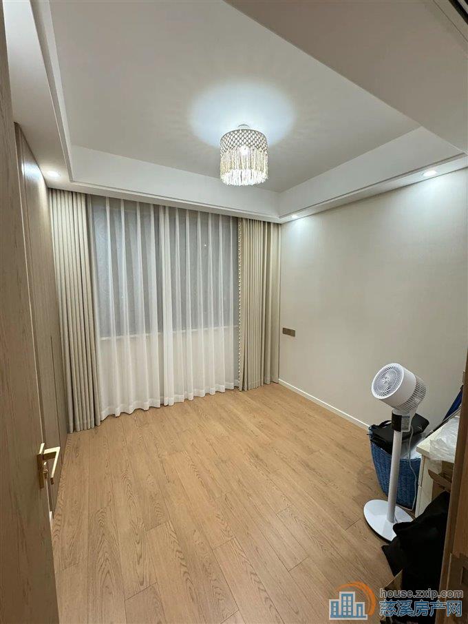 辉逸云庭130平298万精装修