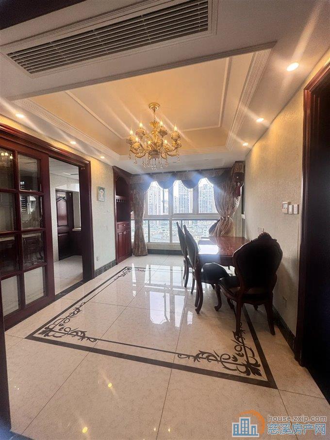 嘉景园 豪装带地暖182平方199万