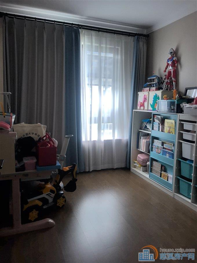 中海湖心半岛 127平320万 中间楼层