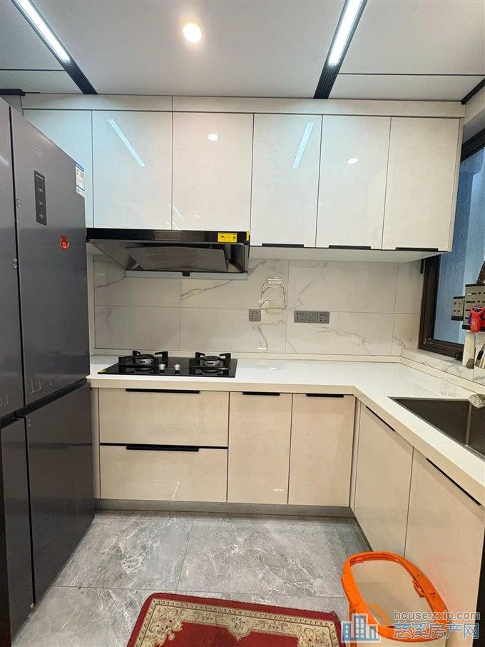 中海湖心半岛 黄金楼层 101平196万