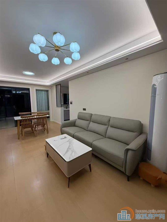 捡漏蔚蓝云图精装85平三室中间楼层