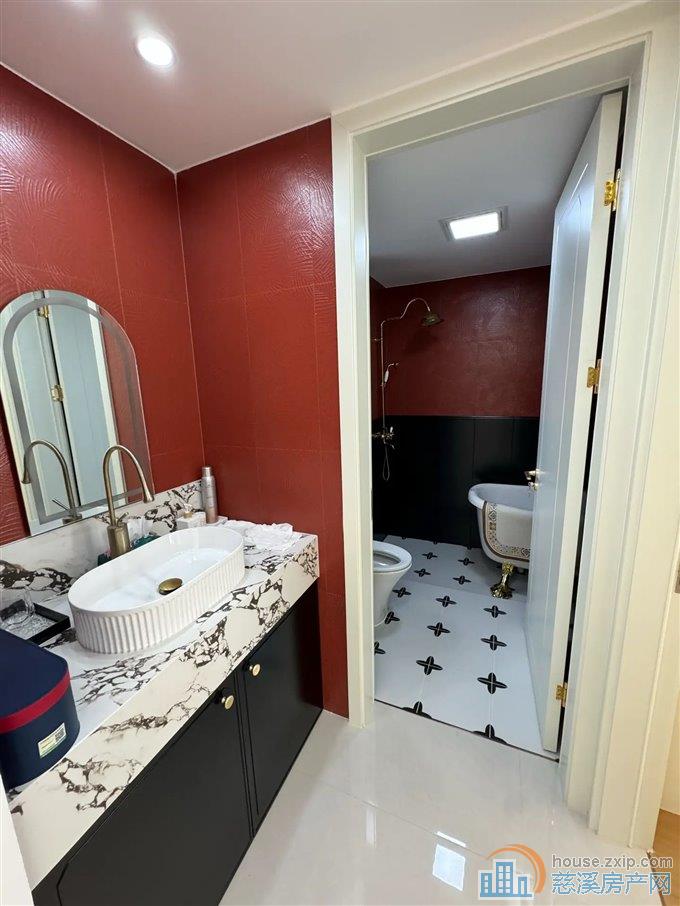 蔚蓝云图花苑 精装拎包入住70平90万