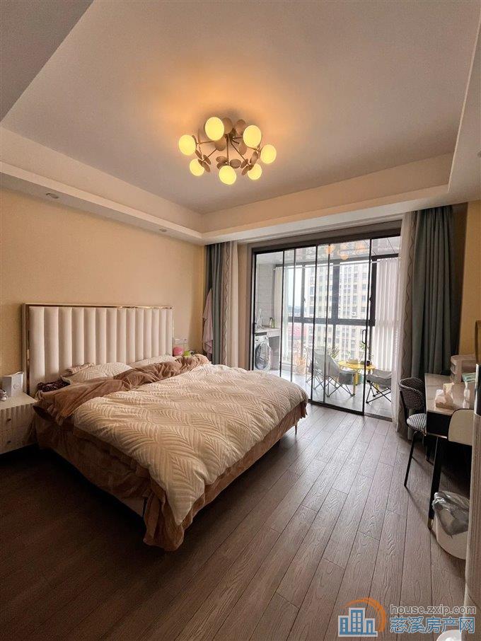 鸣北小区 精装 带车位杂物间