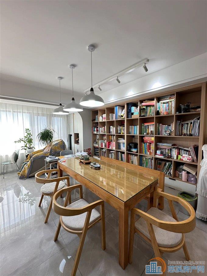 誉林府114平 新装修 258万 双车位