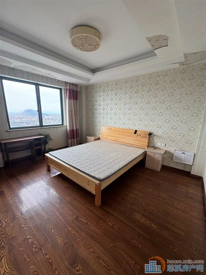 丽晶大厦63平85万复式带花园