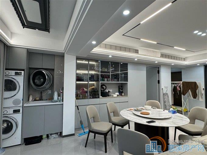 中交玉宸园豪华装修172平350万拎包住