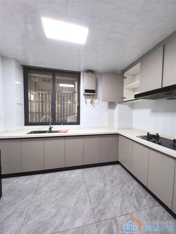 新潮塘南苑   车位杂物间  现代精装