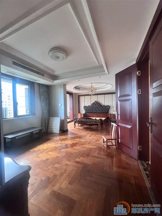 嘉景园 豪装带地暖182平方199万