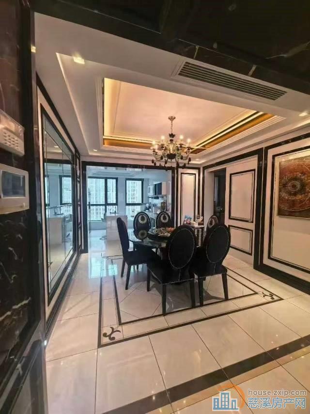 凯旋门222平豪装好楼层边套388万