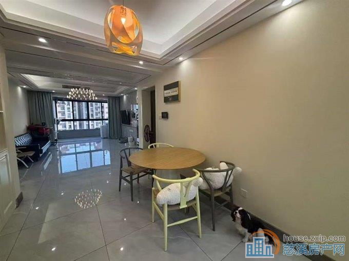 金仕华庭南区122平精装修192.8万