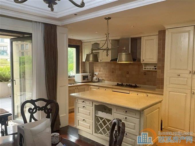 绿城玫瑰园170平368万带车位大露台