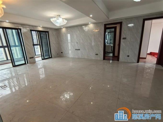 阳光城翡丽湾 全新精装没住过 带车位